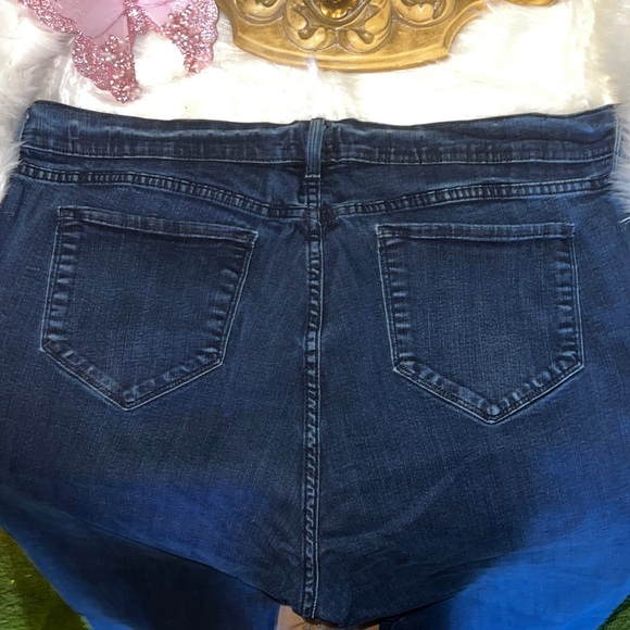 NYDJ Relaxed fit w/ tapered leg Women’s 22W** Note discoloration flaw in front** - Picture 7 of 10